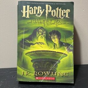 Harry Potter and the half blood Prince book 6